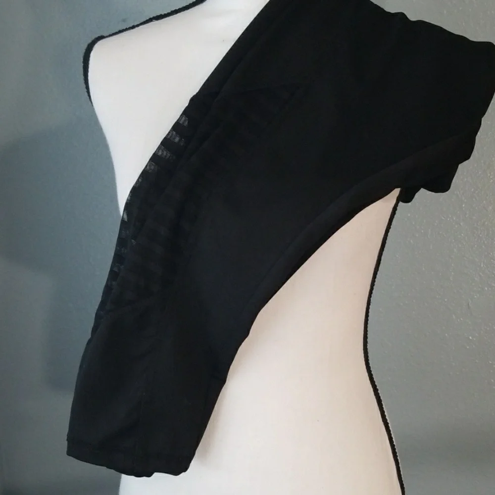 Take A Walk Cut out Athletic Capris - Picture 6 of 7